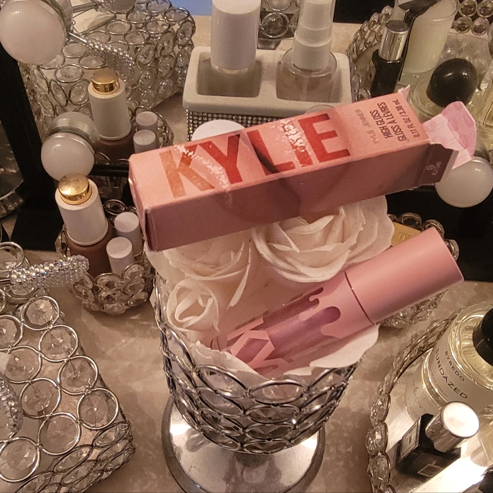 Kylie Cosmetics High Gloss Lipgloss in shade: Daddys Girl (New in Box)